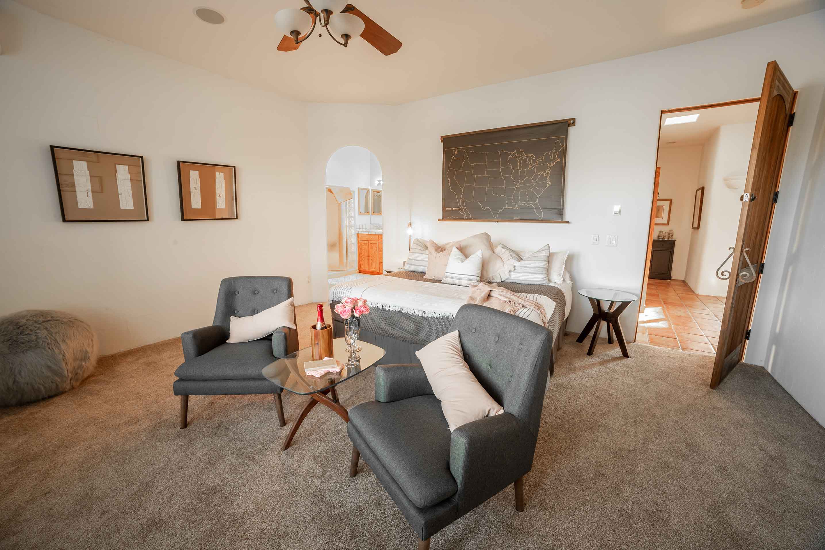 Grys Kamer - Single Room: Luxuriate in this premium room at